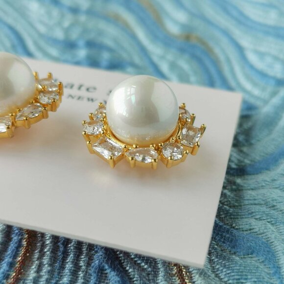 Kate Spade Jewelry - Kate Spade Candy Shop Gold White Pearl Halo Stud Earrings. New with pouch